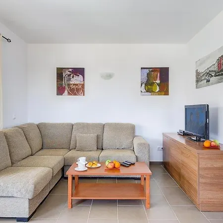 Sleeps 9 Pool Air Con Wifi Vila *