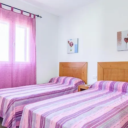 Villa Sleeps 9 Pool Air Con Wifi *
