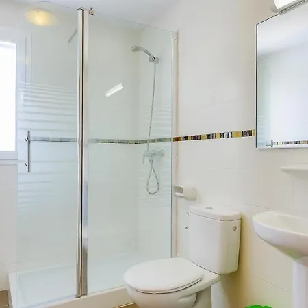 Sleeps 9 Pool Air Con Wifi Villa Punta Grossa